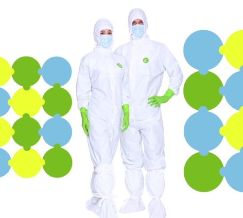 Non-sterile cleanroom coverall with mandarin collar, hood with integrated facemask and overboots
